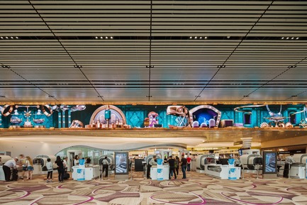 Press kit | 1089-04 - Press release | Moment Factory Was Commissioned by Singapore’s Changi Airport Group to Create Major New Experiential Media Features - Moment Factory - Multimedia Design - The Panorama - Security Zone - Photo credit: Moment Factory