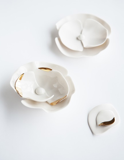 Press kit | 1082-06 - Press release | Two New Works by Pascale Girardin in Las Vegas: "Bloom" and "Desert Breeze" - Pascale Girardin - Art - Ceramic Flowers for Bloom and Desert Breeze - Photo credit: Stephany Hildebrand
