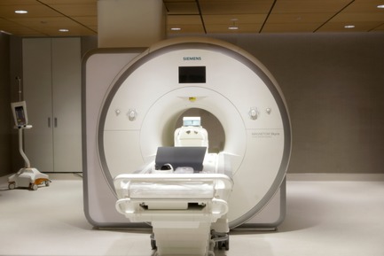 Dossier de presse | 1204-08 - Communiqué de presse | NewYork-Presbyterian Opens a World-Class Center for Ambulatory Care: David H. Koch Center - Pei Cobb Freed & Partners - Architecture institutionnelle - MRI - Crédit photo : NewYork-Presbyterian Hospital