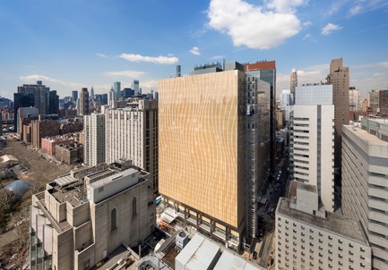 Dossier de presse | 1204-08 - Communiqué de presse | NewYork-Presbyterian Opens a World-Class Center for Ambulatory Care: David H. Koch Center - Pei Cobb Freed & Partners - Architecture institutionnelle - View south along York Avenue - Crédit photo : Albert Vecerka / ESTO