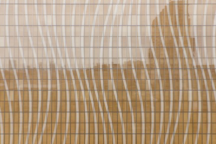 Dossier de presse | 1204-08 - Communiqué de presse | NewYork-Presbyterian Opens a World-Class Center for Ambulatory Care: David H. Koch Center - Pei Cobb Freed & Partners - Architecture institutionnelle - Triple-glazed curtain wall with integrated internal obeche wood screen and silk-screened frit inside the outer layer  - Crédit photo : Albert Vecerka / ESTO