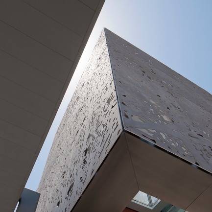 Dossier de presse | 1456-02 - Communiqué de presse | Shared Identity:CannonDesign’s David Polzin Weighs in on the Importance of Communal Context - CannonDesign - Architecture commerciale - Banner MD Anderson Cancer Center - Detail - Crédit photo : Bill Timmerman