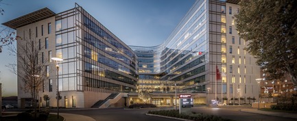 Dossier de presse | 1456-02 - Communiqué de presse | Shared Identity:CannonDesign’s David Polzin Weighs in on the Importance of Communal Context - CannonDesign - Architecture commerciale - KOC University Health Sciences Campus - Crédit photo : Yercekim Architectural Photography