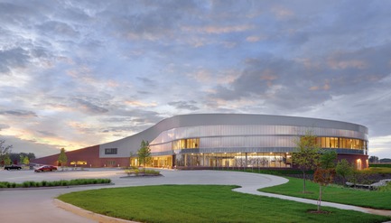 Dossier de presse | 1456-02 - Communiqué de presse | Shared Identity:CannonDesign’s David Polzin Weighs in on the Importance of Communal Context - CannonDesign - Architecture commerciale - Maryland Heights Community Recreation Center - Exterior - Crédit photo : Gayle Babcock