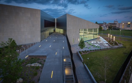 Dossier de presse | 1456-02 - Communiqué de presse | Shared Identity:CannonDesign’s David Polzin Weighs in on the Importance of Communal Context - CannonDesign - Architecture commerciale - Missouri State University Bill R. Foster &amp; Family Campus Recreation Center - Crédit photo : Peaks View LLC
