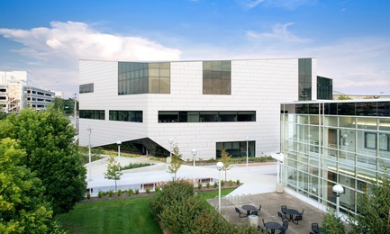 Dossier de presse | 1456-02 - Communiqué de presse | Shared Identity:CannonDesign’s David Polzin Weighs in on the Importance of Communal Context - CannonDesign - Architecture commerciale -  Missouri State University, O'Reilly Clinical Health Sciences Center  - Crédit photo : Peaks View LLC