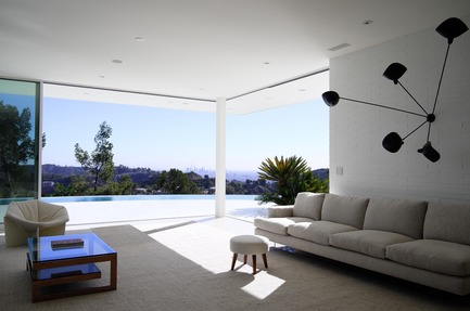 Press kit | 2933-01 - Press release | Residence Overlooking Mulholland Drive - Heusch Inc. - Residential Architecture - Living Room - Photo credit: Gerhard Heusch