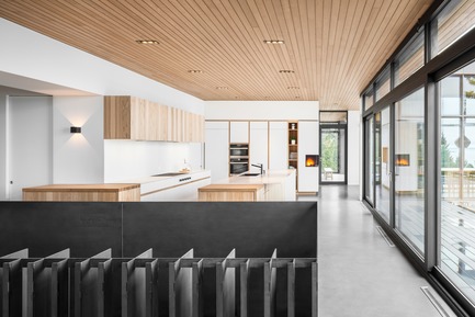 Dossier de presse | 1572-02 - Communiqué de presse | Les Grandes Horizontales - Thellend Fortin Architectes - Architecture résidentielle - cuisine - Crédit photo : Charles Lanteigne
