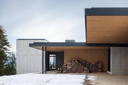Dossier de presse | 1572-02 - Communiqué de presse | Les Grandes Horizontales - Thellend Fortin Architectes - Architecture résidentielle - entrée principale - Crédit photo : Charles Lanteigne