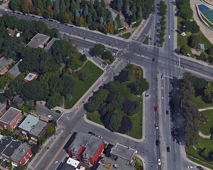 Dossier de presse | 2366-02 - Communiqué de presse | Un graphisme fort pour le parc Guido-Nincheri à Montréal - civiliti - Design urbain - Photo aérienne du site montrant l'intersection avant l'aménagement du parc<br> - Crédit photo : civiliti