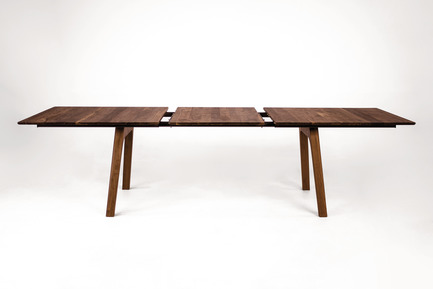 Dossier de presse | 2998-03 - Communiqué de presse | Conde House Unveils TEN Extension Dining Table and Credenza at ICFF 2018 - Conde House - Produit - TEN Ex Table - Crédit photo : Conde House