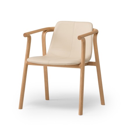 Dossier de presse | 2998-03 - Communiqué de presse | Conde House Unveils TEN Extension Dining Table and Credenza at ICFF 2018 - Conde House - Produit -  SPLINTER Armchair Shell Type - Crédit photo : Conde House