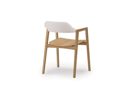 Dossier de presse | 2998-03 - Communiqué de presse | Conde House Unveils TEN Extension Dining Table and Credenza at ICFF 2018 - Conde House - Produit - TEN Armchair White - Crédit photo : Conde House