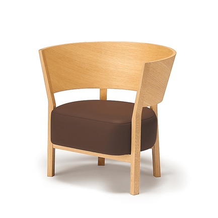 Dossier de presse | 2998-03 - Communiqué de presse | Conde House Unveils TEN Extension Dining Table and Credenza at ICFF 2018 - Conde House - Produit - TOSAI Lounge Chair - Crédit photo : Conde House