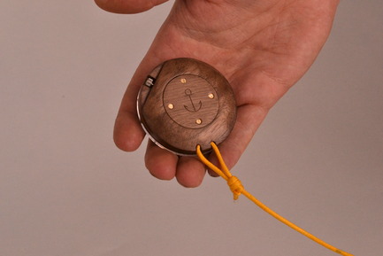 Press kit | 884-02 - Press release | Projet HEC édition 2012 - École de design industriel de l’Université de Montréal - Event + Exhibition - Montre en bois Yellow Rope - Photo credit: Muriel El Helou