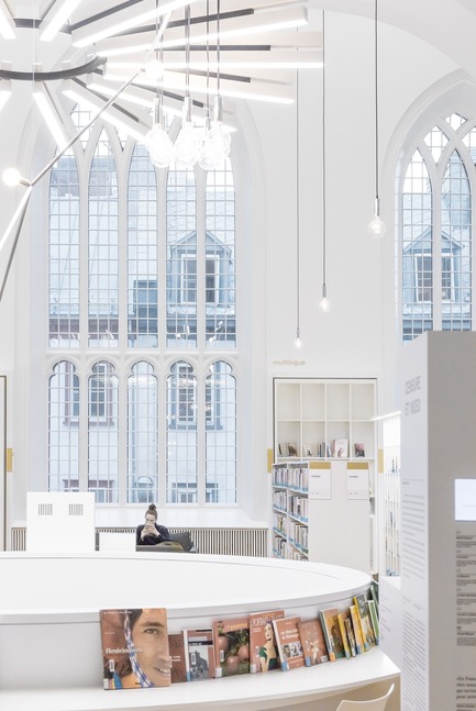 Dossier de presse | 721-07 - Communiqué de presse | Maison de la littérature - Chevalier Morales - Architecture institutionnelle - La bibliothèque dans le temple Wesley - Crédit photo : Chevalier Morales Architectes