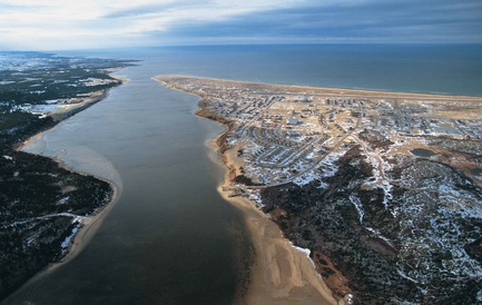 Press kit | 3256-01 - Press release | Nunavik's New Cultural Centre Opens Its Doors - Blouin Orzes architectes - Institutional Architecture -    Aerial view of the Northern Village of&nbsp;Kuujjuaraapik&nbsp;<br>    - Photo credit: Heiko Wittenborn  