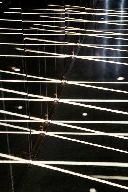 Dossier de presse | 3353-01 - Communiqué de presse | WDA Honoredwith Merit Award byAIA San Francisco - WDA (William Duff Architects) - Architecture résidentielle -  As sunlight intensifies during the course of day, the pattern created evokes a modern light installation. - Crédit photo : Matthew Millman Photography
