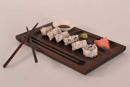 Press kit | 884-02 - Press release | Projet HEC édition 2012 - École de design industriel de l’Université de Montréal - Event + Exhibition - Plat à sushi Toukru - Photo credit: Muriel El Helou