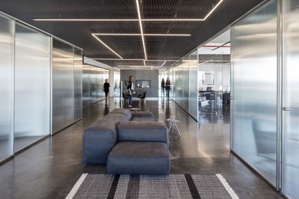 Dossier de presse | 2949-05 - Communiqué de presse | Basix HQ Wins AIA SF Award2018 - Axelrod Design - Design d’intérieur commercial -   Basix  Headquarters, Tel Aviv. Interior Architecture by Irit Axelrod, Axelrod  Design. 2018 AIA SF Interior Architecture Merit Award Winner.<span></span>   - Crédit photo : Amit Geron, photographer 