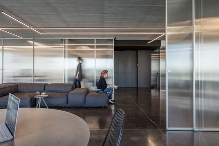 Dossier de presse | 2949-05 - Communiqué de presse | Basix HQ Wins AIA SF Award2018 - Axelrod Design - Design d’intérieur commercial -  Basix  Headquarters, Tel Aviv. Interior Architecture by Irit Axelrod, Axelrod  Design. 2018 AIA SF Interior Architecture Merit Award Winner. - Crédit photo : Amit Geron, photographer 