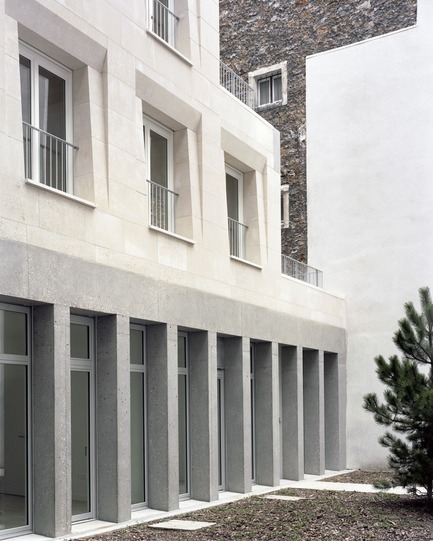 Dossier de presse | 3378-01 - Communiqué de presse | Social Housing Units in Massive Stone - Barrault Pressacco architectes - Architecture résidentielle - Barrault Pressacco - Oberkampf - Depuis la cour - Crédit photo : (c)-Maxime-Delvaux