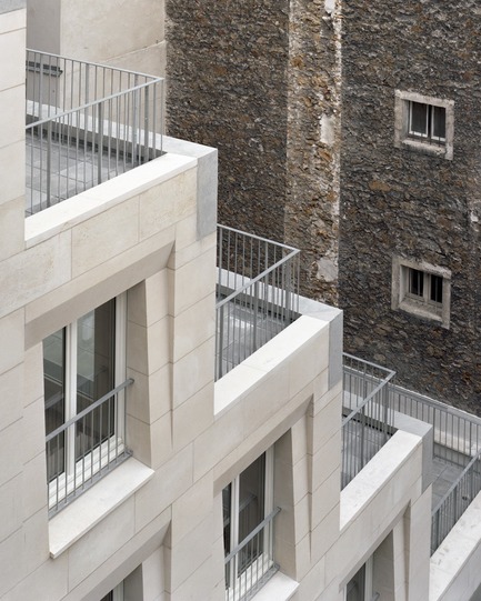Dossier de presse | 3378-01 - Communiqué de presse | Social Housing Units in Massive Stone - Barrault Pressacco architectes - Architecture résidentielle - Barrault Pressacco - Oberkampf - Terrasses en gradins - Crédit photo : (c)-Maxime-Delvaux