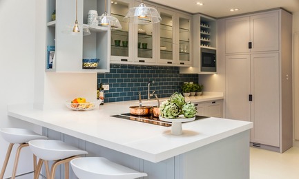 Dossier de presse | 1701-04 - Communiqué de presse | Victorian Townhouse, Highgate, London - LLI Design - Design d’intérieur résidentiel - Bespoke Joinery Kitchen - Overview - Crédit photo : Photography / Styling : Rick Mccullagh / LLI Design