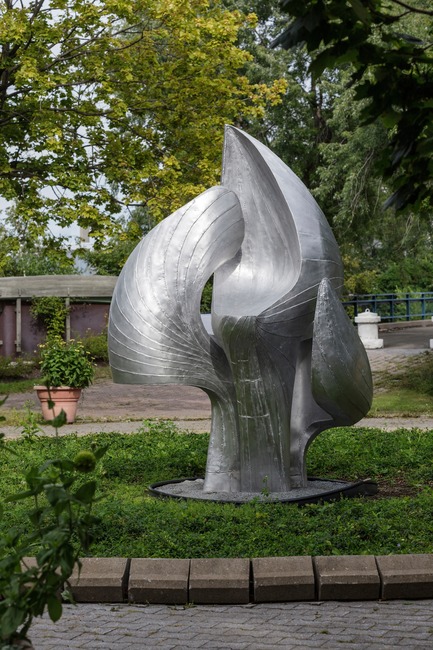 Dossier de presse | 2390-01 - Communiqué de presse | Portrait Sonore lance sa nouvelle application gratuite sur l’art, l’histoire et l’architecture - Portrait Sonore - Design multimédia - Sculpture&nbsp; «Iris» de l'artiste québécois&nbsp;Raoul Hunter pour l'exposition universelle de 1967,&nbsp;Île Notre-Dame, Montréal. - Crédit photo : © Bureau d'art public, 2015