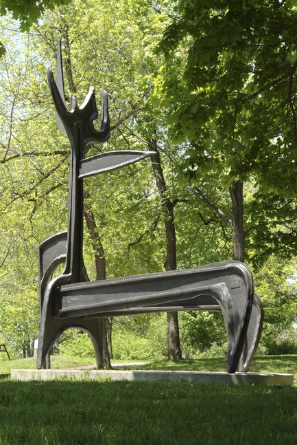 Dossier de presse | 2390-01 - Communiqué de presse | Portrait Sonore lance sa nouvelle application gratuite sur l’art, l’histoire et l’architecture - Portrait Sonore - Design multimédia - Sculpture&nbsp; «Migration» de l'artiste québécois Robert Roussil, Île Sainte-Hélène, Montréal, 1967. - Crédit photo : © Bureau d'art public, 2015