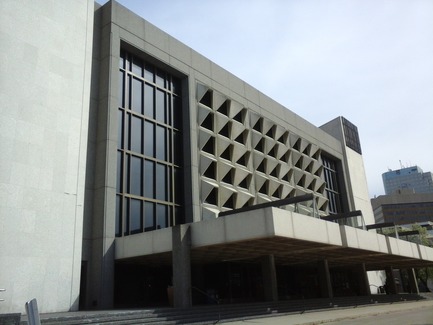 Dossier de presse | 2390-01 - Communiqué de presse | Portrait Sonore lance sa nouvelle application gratuite sur l’art, l’histoire et l’architecture - Portrait Sonore - Design multimédia - Façade principale du Centennial Concert Hall, construit en 1968 par Green Blankstein Russell; Moody Moore and Partners; Smith Carter Searle and Associates, Winnipeg. - Crédit photo : ©&nbsp;Portrait Sonore, 2014