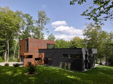 Dossier de presse | 780-04 - Communiqué de presse | Maison du Lac Charlebois - Paul Bernier Architecte - Architecture résidentielle - Crédit photo : James Brittain
