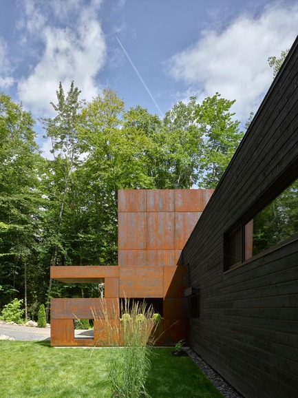 Dossier de presse | 780-04 - Communiqué de presse | Maison du Lac Charlebois - Paul Bernier Architecte - Architecture résidentielle - Crédit photo : James Brittain