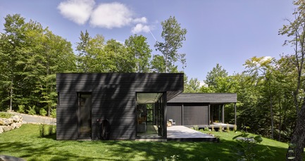 Dossier de presse | 780-04 - Communiqué de presse | Maison du Lac Charlebois - Paul Bernier Architecte - Architecture résidentielle - Crédit photo : James Brittain