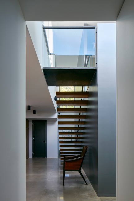 Dossier de presse | 780-04 - Communiqué de presse | Maison du Lac Charlebois - Paul Bernier Architecte - Architecture résidentielle - Crédit photo : James Brittain
