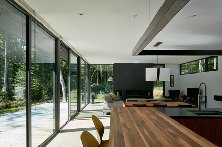 Dossier de presse | 780-04 - Communiqué de presse | Maison du Lac Charlebois - Paul Bernier Architecte - Architecture résidentielle - Crédit photo : James Brittain