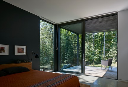 Dossier de presse | 780-04 - Communiqué de presse | Maison du Lac Charlebois - Paul Bernier Architecte - Architecture résidentielle - Crédit photo : James Brittain