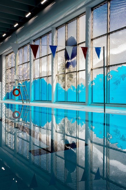 Press kit | 2064-03 - Press release | AtCégepMarie-Victorin, Art is an Essential Element of Education! - Cégep Marie-Victorin - Institutional Architecture - View of the curtain wall and its reflection in the pool - Photo credit: Sébastien Roy