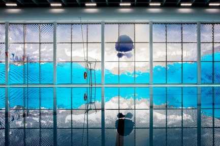 Press kit | 2064-03 - Press release | AtCégepMarie-Victorin, Art is an Essential Element of Education! - Cégep Marie-Victorin - Institutional Architecture - View of the curtain wall and its reflection in the pool - Photo credit: Sébastien Roy