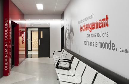 Press kit | 2064-03 - Press release | AtCégepMarie-Victorin, Art is an Essential Element of Education! - Cégep Marie-Victorin - Institutional Architecture - Access corridor (view from an interior wing of the college) - Photo credit: Sébastien Roy