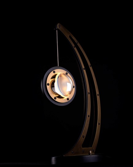Dossier de presse | 3412-01 - Communiqué de presse | The Da Vinci Lighting Collection - Karice Enterprises Ltd. - Design d’éclairage - Infinity 1519&nbsp;lampe de table - Crédit photo : Jordan N. Dery