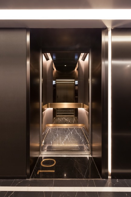 Dossier de presse | 2317-02 - Communiqué de presse | Make Completes High Rise Luxury Residential Tower in Wan Chai - Make Architects - Architecture résidentielle - Detailing in the lift lobby - Crédit photo : John Madden