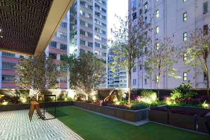 Dossier de presse | 2317-02 - Communiqué de presse | Make Completes High Rise Luxury Residential Tower in Wan Chai - Make Architects - Architecture résidentielle - External amenity space for residents at The Luna - Crédit photo : John Madden