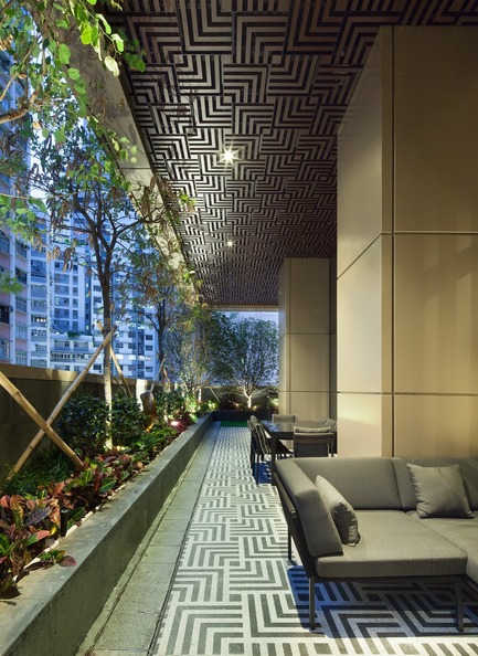 Dossier de presse | 2317-02 - Communiqué de presse | Make Completes High Rise Luxury Residential Tower in Wan Chai - Make Architects - Architecture résidentielle - Mirror soffit and flooring detailing at The Luna - Crédit photo : John Madden
