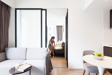 Dossier de presse | 2317-02 - Communiqué de presse | Make Completes High Rise Luxury Residential Tower in Wan Chai - Make Architects - Architecture résidentielle - Internal space in the one bedroom&nbsp; apartments is maximised by sliding walls - Crédit photo : John Madden