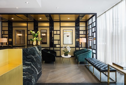 Dossier de presse | 2185-05 - Communiqué de presse | FACE Cosmetic Surgery - Audax - Design d’intérieur commercial -  View of waiting area with custom screen wall - Crédit photo : Erik Rotter