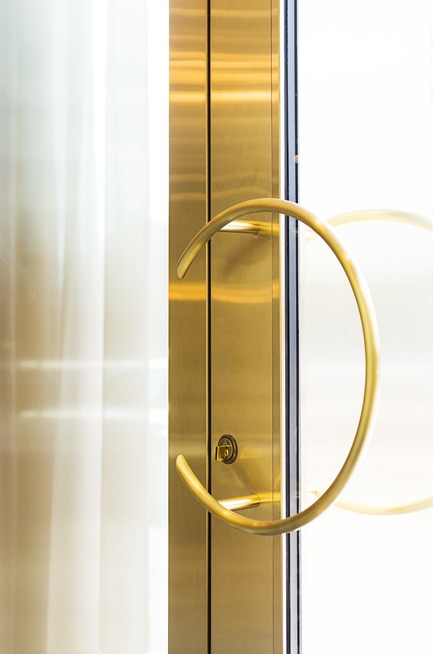 Dossier de presse | 2185-05 - Communiqué de presse | FACE Cosmetic Surgery - Audax - Design d’intérieur commercial -  Detail of custom door hardware - Crédit photo : Erik Rotter