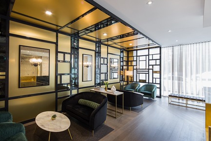 Dossier de presse | 2185-05 - Communiqué de presse | FACE Cosmetic Surgery - Audax - Design d’intérieur commercial - Custom screen dividers create a sense of privacy but allows natural light into the space - Crédit photo : Erik Rotter