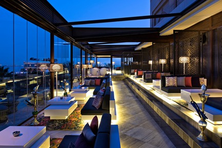 Dossier de presse | 3342-01 - Communiqué de presse | Bover Launches Its Outdoor Collection - Bover Barcelona - Design d’éclairage - Fora by Alex Fernández Camps &amp; Gonzalo Milà at Ahisha Terrace at Four Seasons Doha Hotel, Qatar - Crédit photo : Four Seasons Doha Hotel
