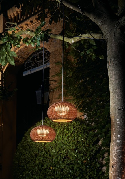 Dossier de presse | 3342-01 - Communiqué de presse | Bover Launches Its Outdoor Collection - Bover Barcelona - Design d’éclairage - Garota Hang by Alex Fernández Camps &amp; Gonzalo Milà - Crédit photo : Bover Barcelona